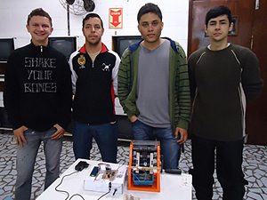 Os alunos de Engenharia Paulo Hidalgo Santos, Paulo César Passos de Oliveira, Thellyson Francisco de Sousa Silva e Vinícius dos Santos Rodrigues